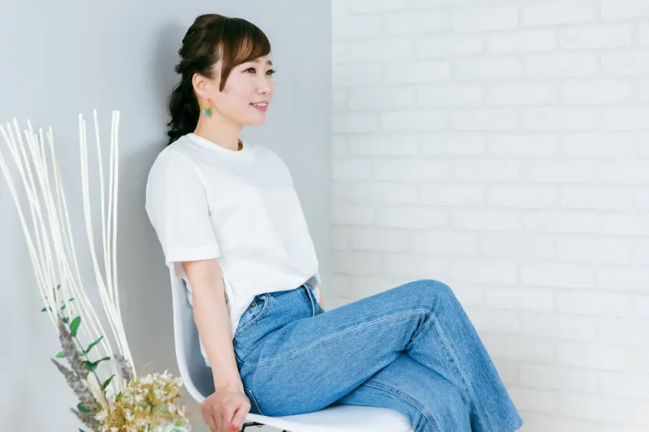なぜ足を組むと骨格が歪む?骨格矯正の専門家が教える歪みリセット術